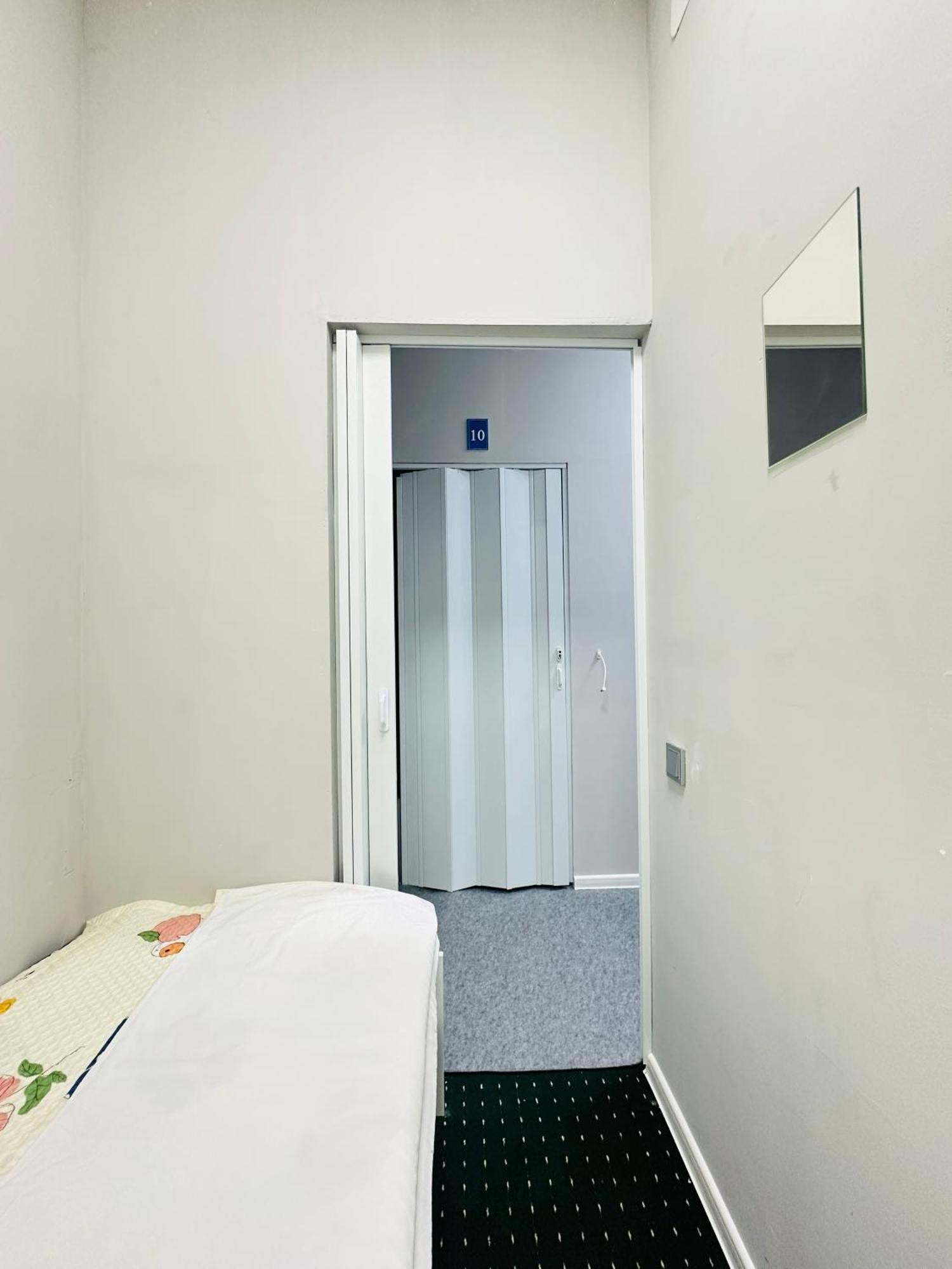 Center Capsule Hotel Almatý Exterior foto